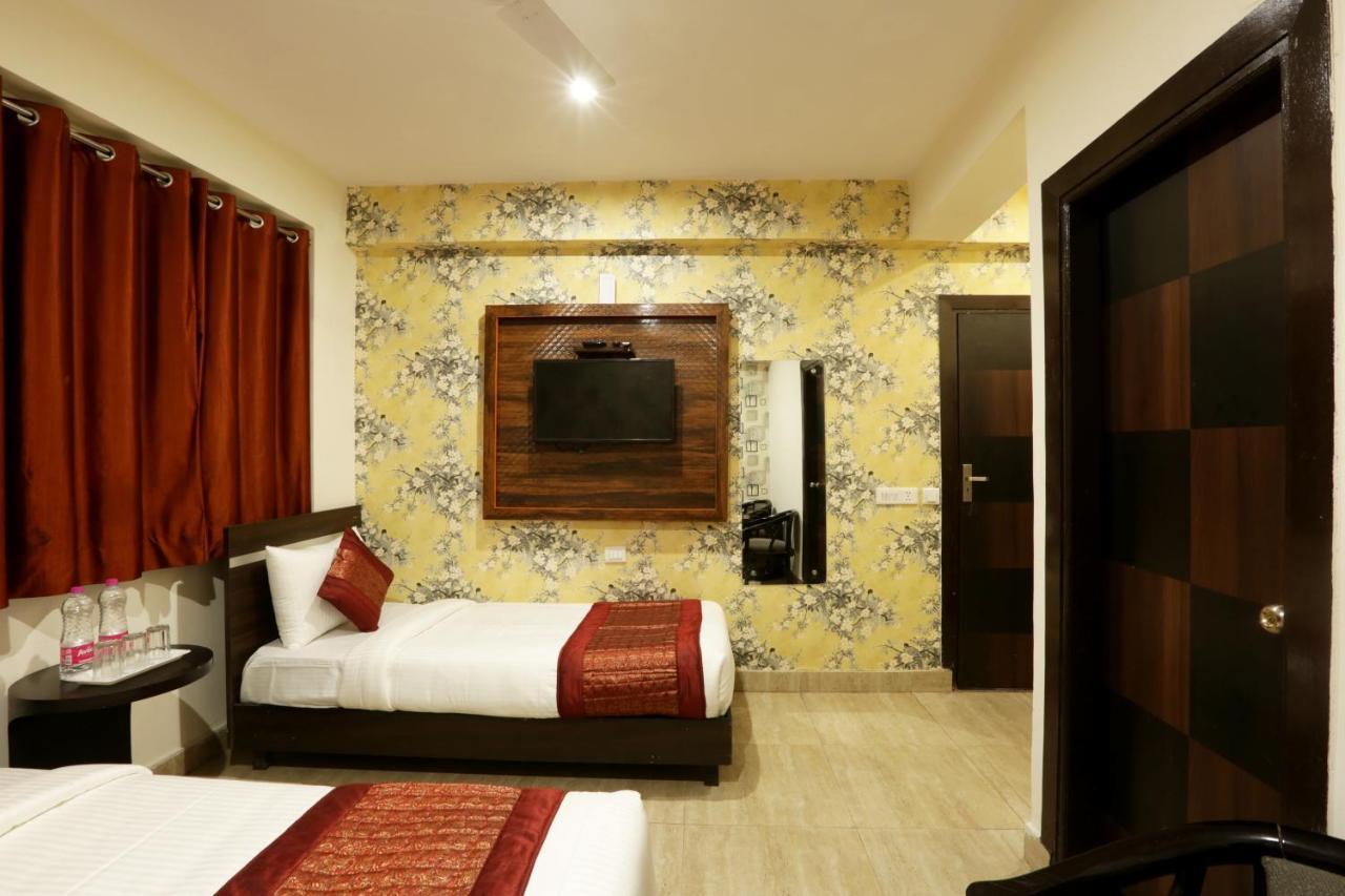 Sky Wood At Airport Hotel New Delhi